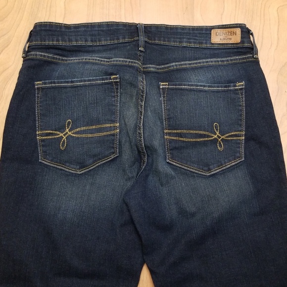 Jean's Cropped - Picture 4 of 6